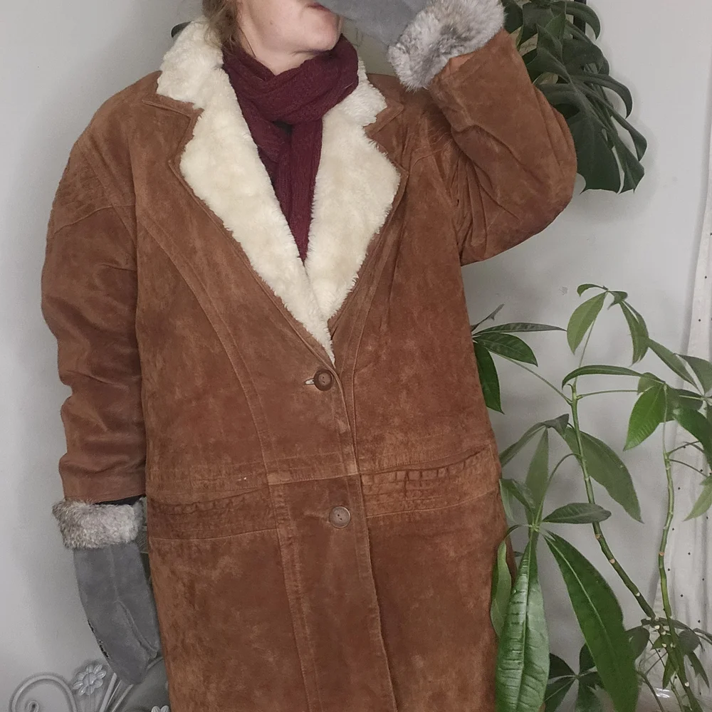 90s Vintage Women's Brown Suede Coat Faux Fur Collar Quilted Interior Pockets - Picture 4 of 4